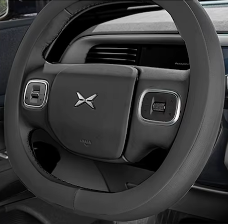Premium Leder-Lenkradbezug für XPENG G6 (2024–2026) – Rutschfest & Kratzfest