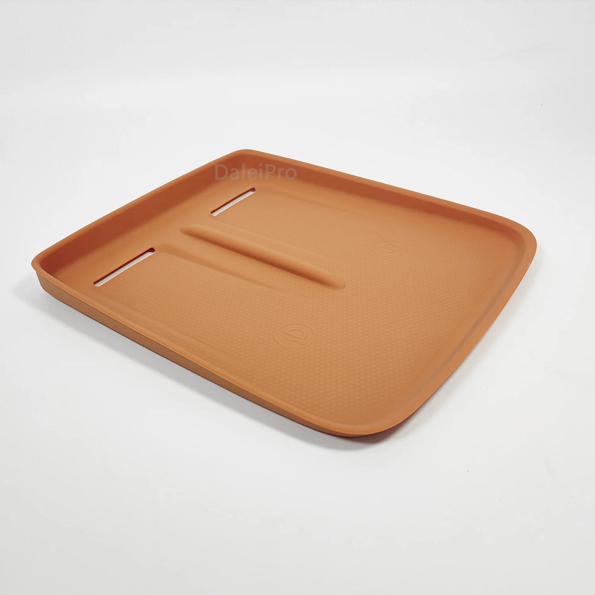 Oranges Silikon-Pad für die Wireless-Ladestation im XPENG G9