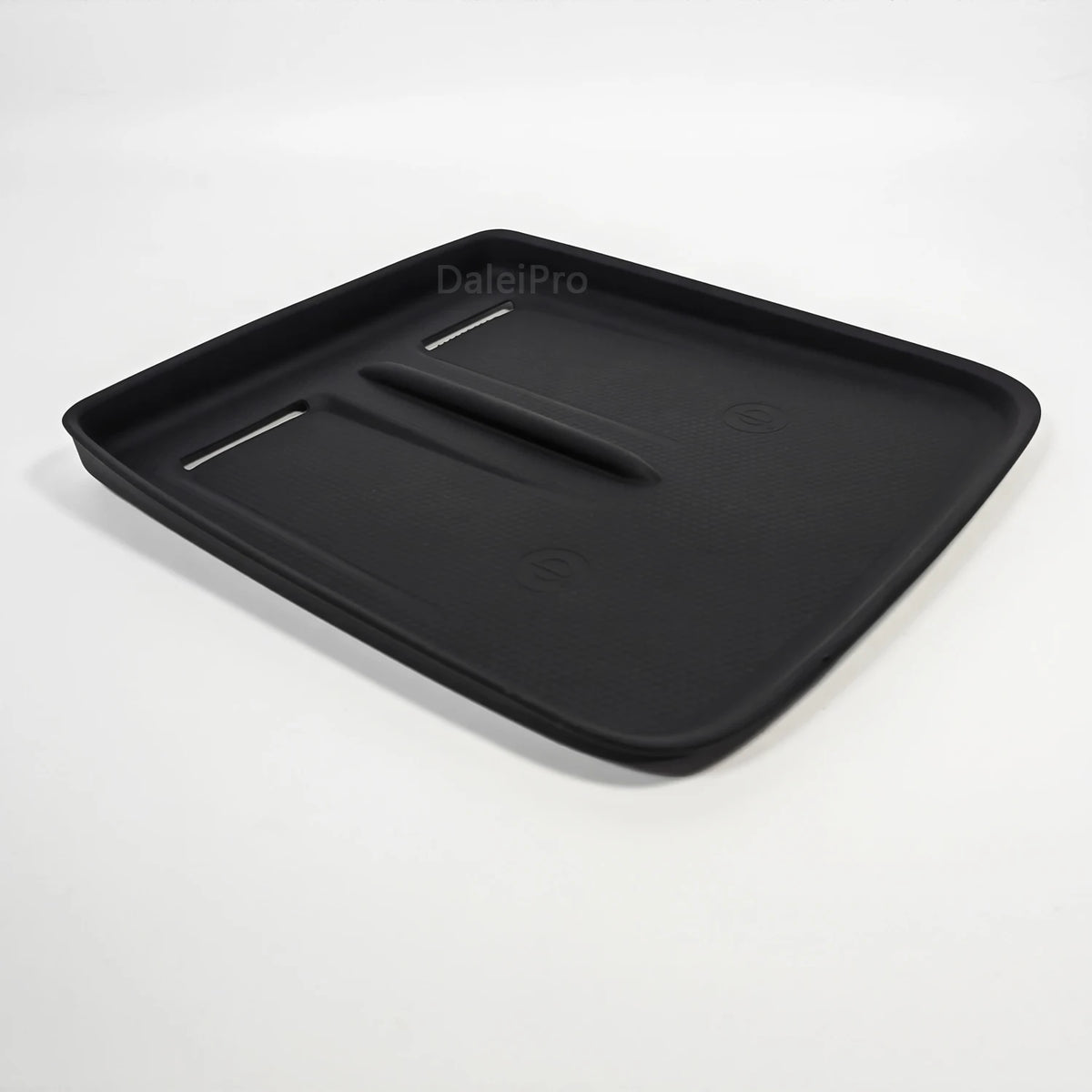 Schwarzes Silikon-Pad für die Wireless-Ladestation im XPENG G9