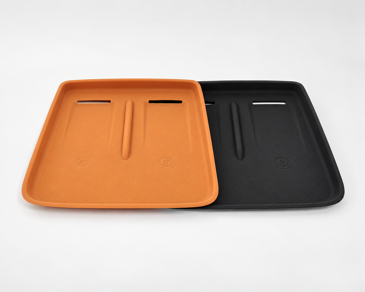 XPENG G9 Silikon-Pads für Wireless-Ladestation in Schwarz und Orange